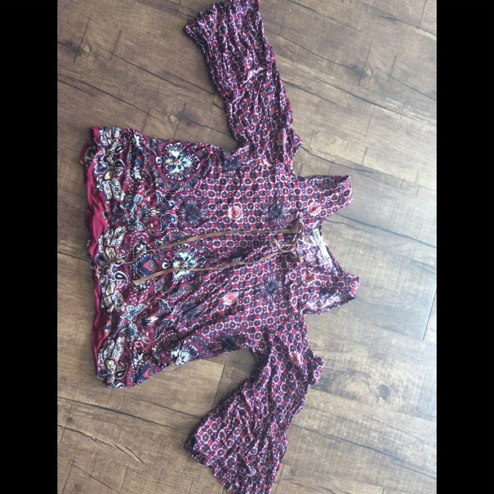 NWOT! 3/4” sleeve Cold Shoulder top!